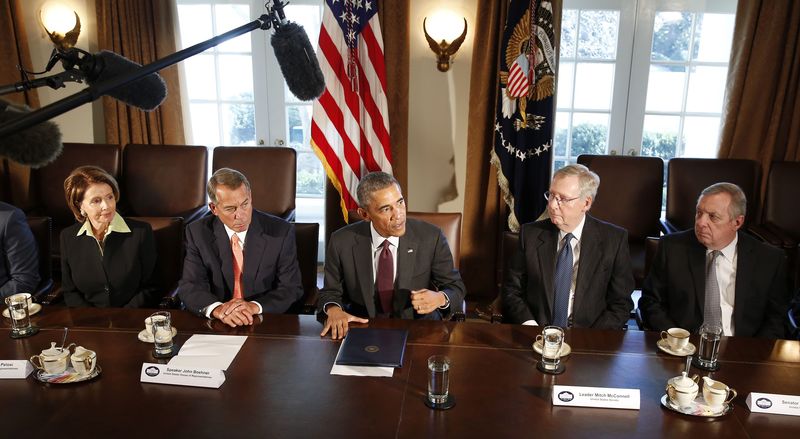 © Reuters. U.S. President Barack Obama speaks during a bipartisan meeting of Congressional leaders in the Cabinet Room of the White House in Washington