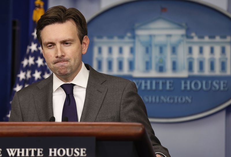 © Reuters. White House Press Secretary Earnest pauses while answering a question about North Korea in the Brady Press Briefing Room at the White House in Washington