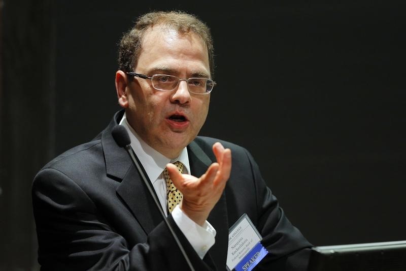 © Reuters. Narayana Kocherlakota, President of the Federal Reserve Bank of Minneapolis, speaks at the ninth annual Carroll School of Management Finance Conference at Boston College in Chestnut Hill