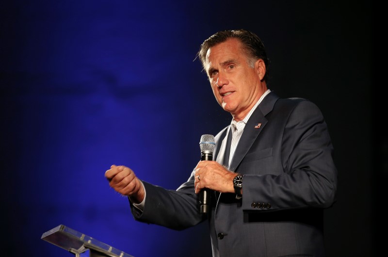 © Reuters. Former Massachusetts governor Romney speaks on behalf of candidate for U.S. Senate Tillis at a campaign stop in Raleigh