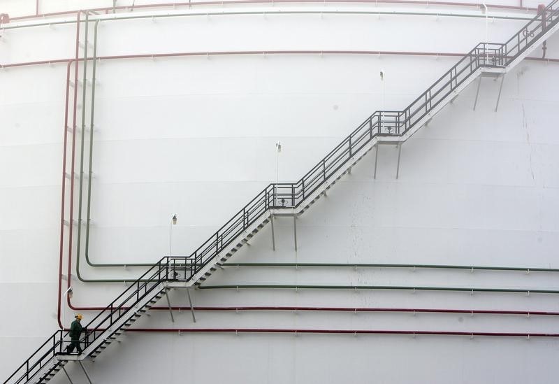 © Reuters. Нефтехранилище на НПЗ  MOL в венгерском городе Сазхаломбатта