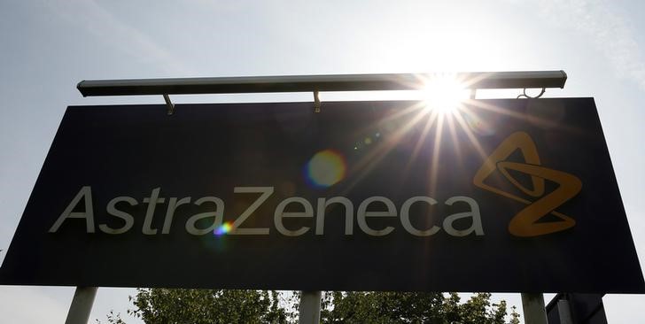 © Reuters. A sign is seen at an AstraZeneca site in Macclesfield