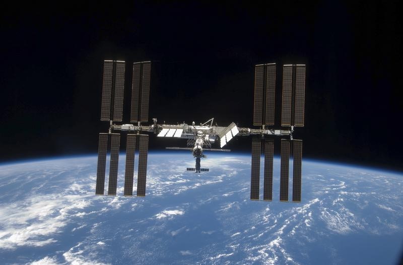 © Reuters. The International Space Station is seen with its full complement of solar arrays from the Space Shuttle Discovery during the STS-119 mission