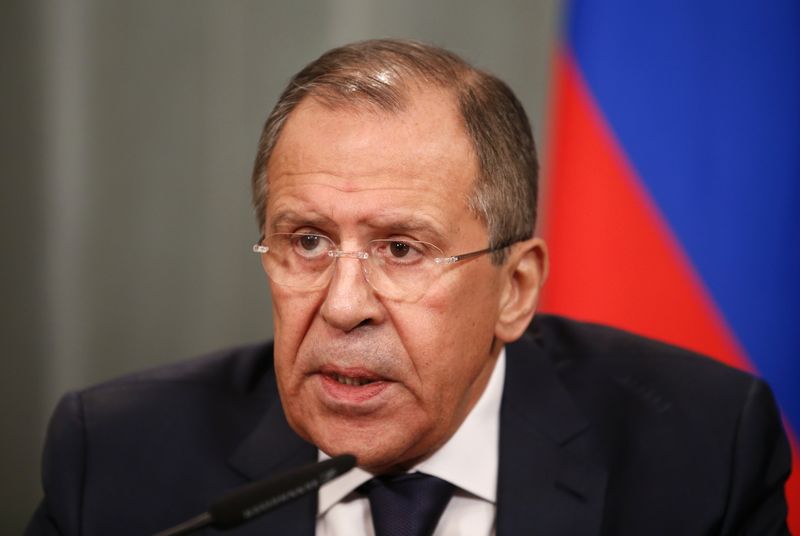 © Reuters. Russian Foreign Minister Sergei Lavrov speaks during a news conference after a meeting with his counterpart from Burundi Laurent Kavakure in Moscow