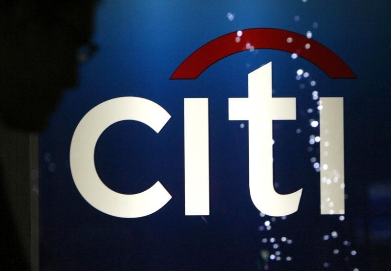 © Reuters. A man walks past a logo of Citigroup Inc in Tokyo
