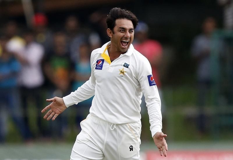 © Reuters. Pakistan's Ajmal celebrates with teammates after taking the wicket of Sri Lanka's Thirimanne during the fourth day of their second and final test cricket match in Colombo