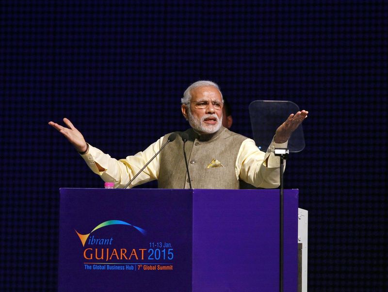 © Reuters. India's Prime Minister Narendra Modi gestures as he speaks at the Vibrant Gujarat Summit in Gandhinagar