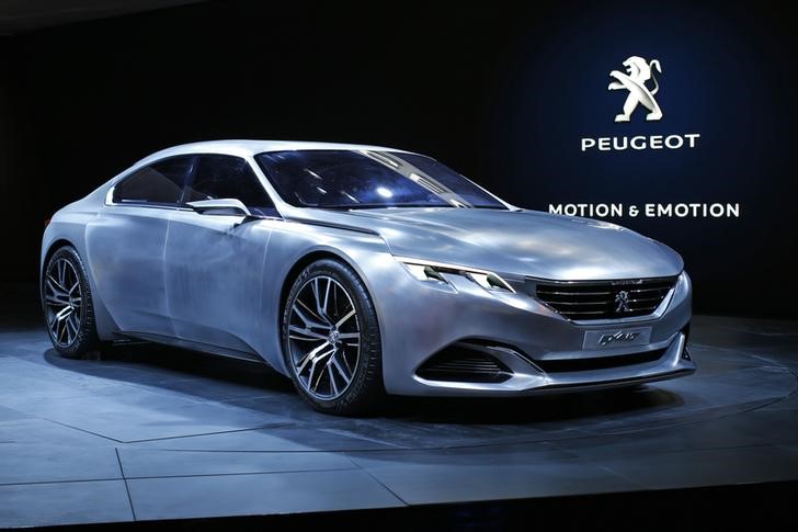 © Reuters. Carro conceito da Peugeot em salão do automóvel em Paris, em outubro de 2014.