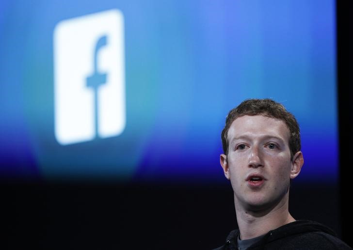 © Reuters. Mark Zuckerberg during a Facebook press event to introduce 'Home' a Facebook app suite that integrates with Android in Menlo Park