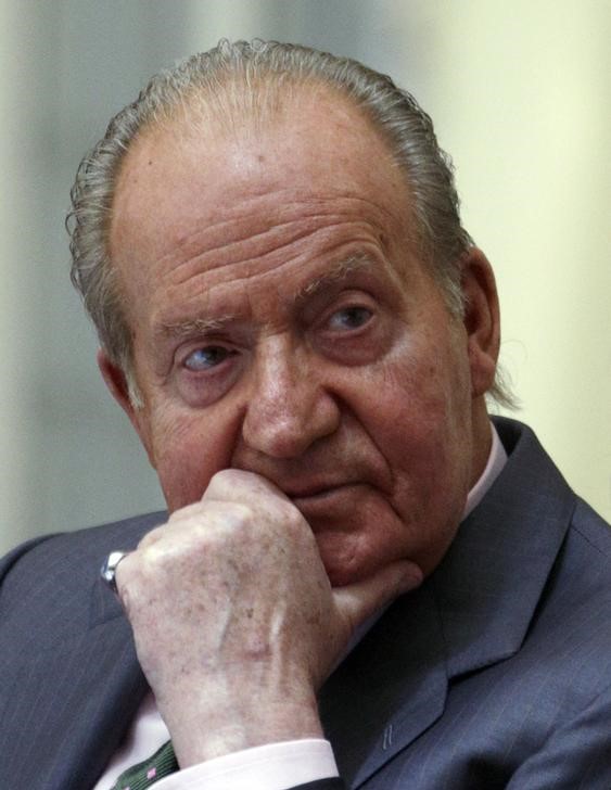 © Reuters. O então rei da Espanha Juan Carlos participa de evento em palácio de El Pardo, nos arredores de Madri