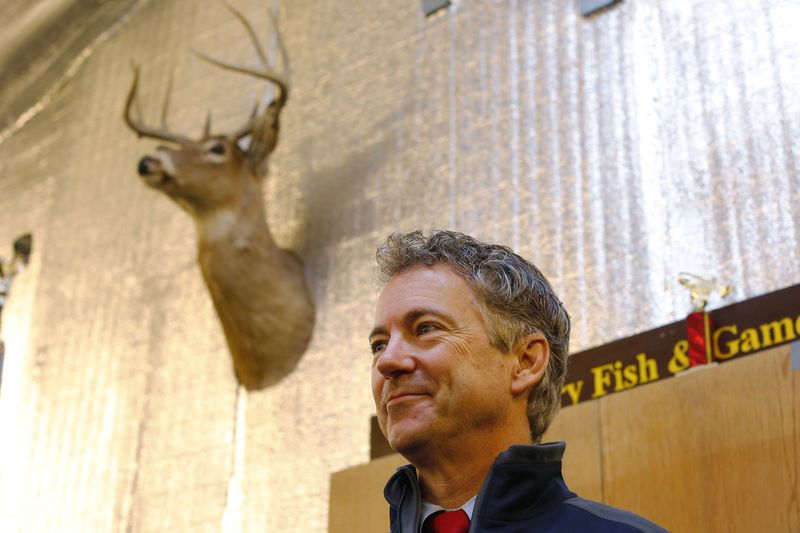 © Reuters. U.S. Senator Paul, a 2016 Republican White House hopeful, waits to speak at the Londonderry Fish and Game Club in Litchfield