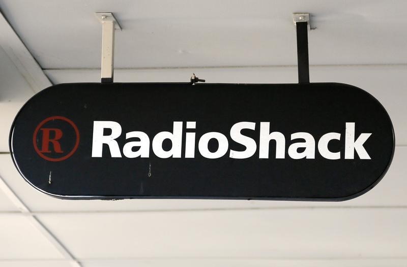 © Reuters. The sign outside the RadioShack store is seen in Westminster, Colorado