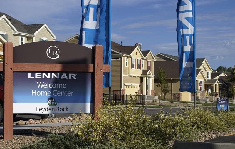 © Reuters. Lennar model homes are seen at a development in Arvada