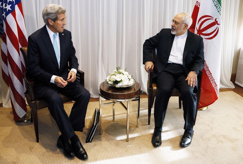 © Reuters. كيري يقول إنه قد يلتقي نظيره الإيراني في باريس