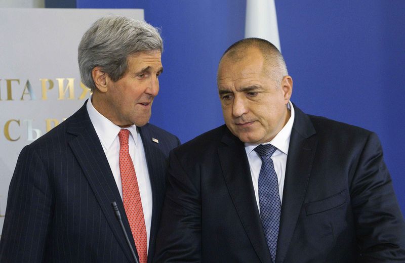 © Reuters. Kerry talks with Borisov before holding a joint news conference in Sofia