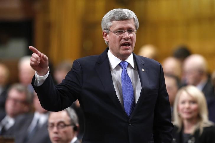 © Reuters. Canada's PM Harper speaks during Question Period in the House of Commons on Parliament Hill in Ottawa