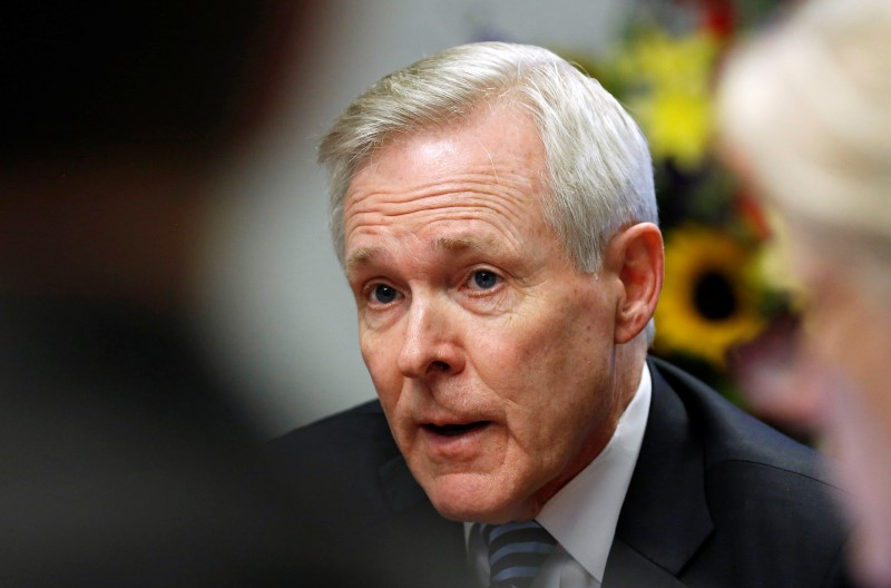 © Reuters. U.S. Navy Secretary Mabus speaks at the second day of the Reuters Aerospace and Defense Summit in Washington