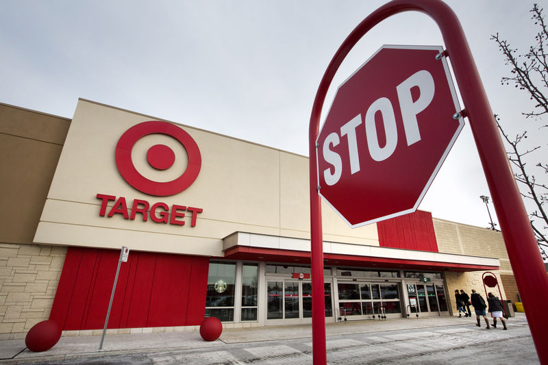 © Reuters. Customers enter a Target store in Ancaster