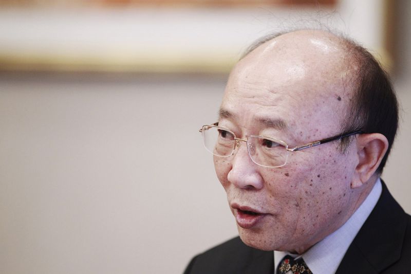 © Reuters. North Korea's ambassador So Se Pyong speaks to members of the media during a news conference in Geneva