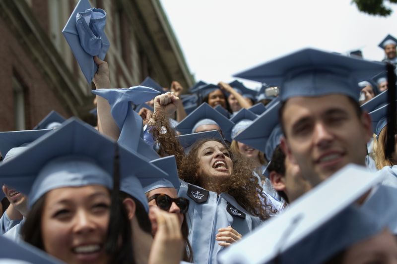 © Reuters. File photo of graduates from Columbia University's School of Journalism cheer during the university's commencement ceremony in New York