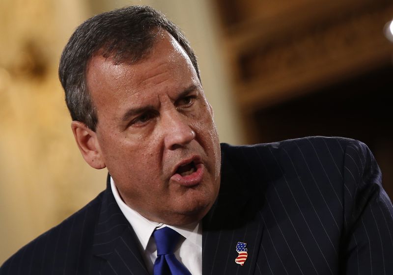 © Reuters. New Jersey Governor Chris Christie delivers his state of the state address at the New Jersey State House in Trenton