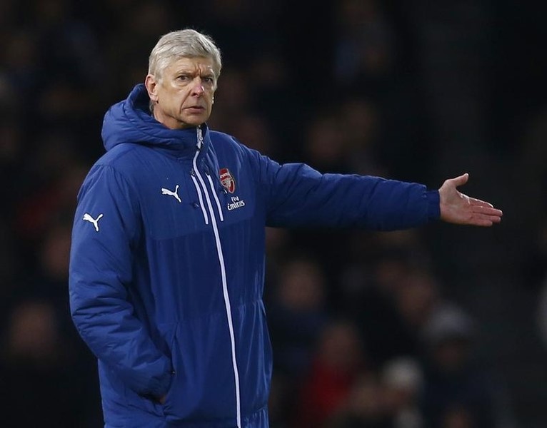 © Reuters. Arsenal manager Arsene Wenger reacts during their English Premier League soccer match against West Ham United at Upton Park in London