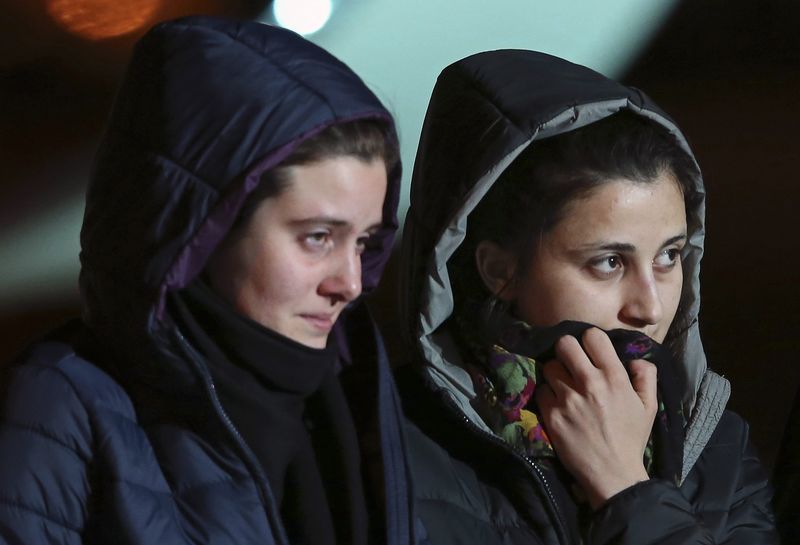 © Reuters. Greta Ramelli and Vanessa Marzullo, two Italian aid workers taken hostage in Syria five months ago, arrive at Ciampino airport in Rome