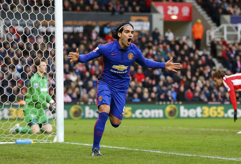 © Reuters. Manchester United's Radamel Falcao celebrates his goal during their English Premier League soccer match against Stoke City at the Britannia Stadium in Stoke-on-Trent