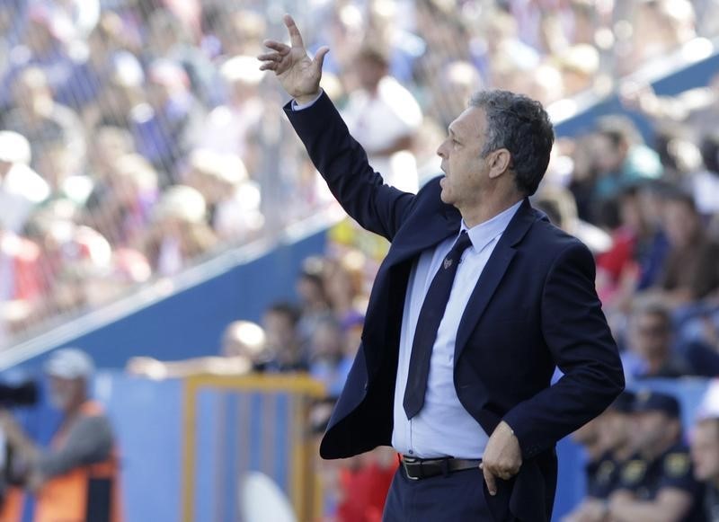 © Reuters. غرناطة يقيل المدرب كاباروس بعد الخروج من كأس ملك اسبانيا