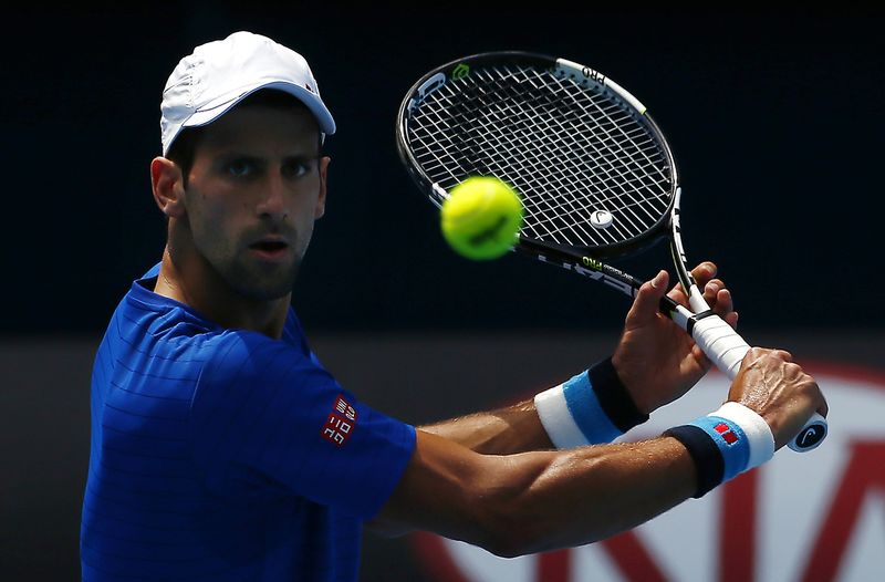 © Reuters. Djokovic busca recuperar el trono en el Abierto de Australia