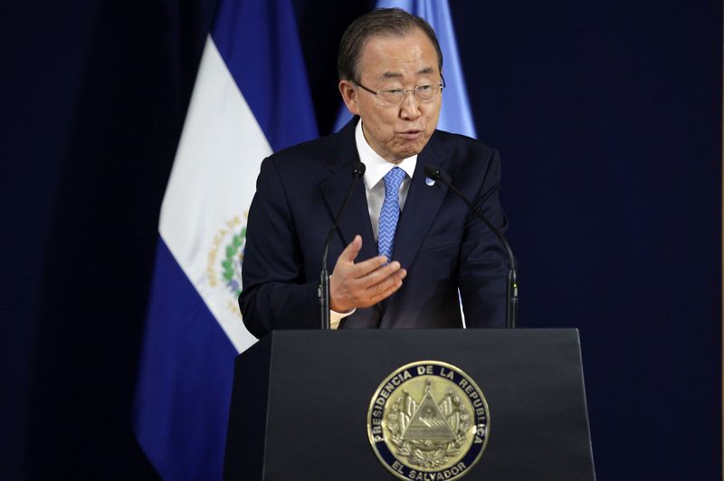 © Reuters. United Nations Secretary-General Ban Ki-moon speaks during a press conference at the presidential house in San Salvador