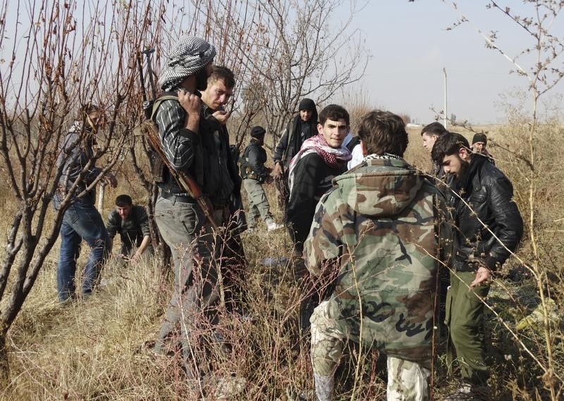 © Reuters. البنتاجون: قوات أمريكية لتدريب المعارضة السورية تتوجه للمنطقة قريبا