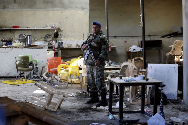 © Reuters. لبنان يحتوي تداعيات هجوم جبل محسن والحوار يخفف حدة التوترات