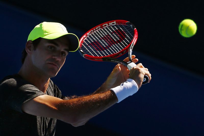© Reuters. فيدرر المخضرم غير متأكد من أنه يقدم أفضل مستوياته في التنس