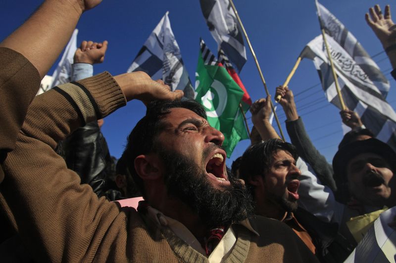 © Reuters. مقتل أربعة في احتجاج على رسوم شارلي إبدو في النيجر واحتجاجات في باكستان والجزائر
