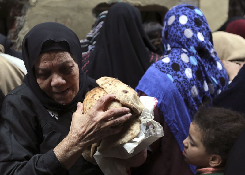 © Reuters. وزير التموين المصري: مخزون القمح يكفي حتى منتصف مايو
