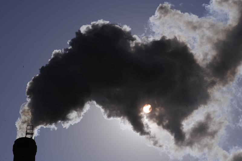 © Reuters. الكونجرس لن يخفف صراعه مع أوباما بشأن المناخ