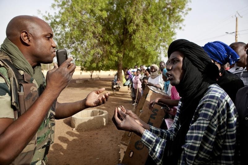 © Reuters. مقتل جندي من قوات حفظ السلام في هجوم على قاعدة للأمم المتحدة في مالي