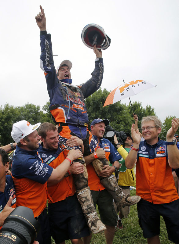 © Reuters. Marc Coma gana su quinto Dakar consecutivo en motos