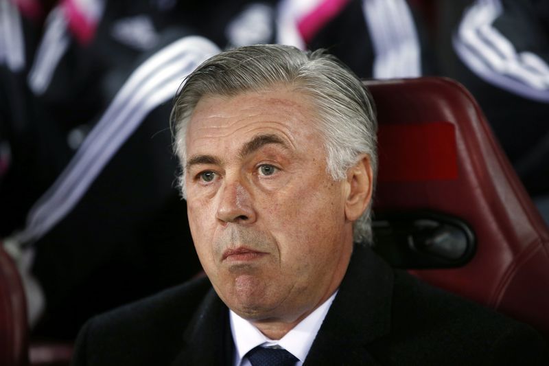 © Reuters. Real Madrid's coach Ancelotti before their Spanish King's Cup soccer match against Atletico Madrid at Vicente Calderon stadium in Madrid