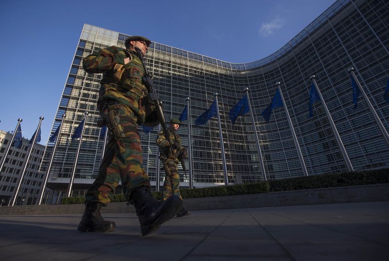 © Reuters. نشر قوات من الجيش في شوارع بلجيكا لإحباط أي هجمات إرهابية