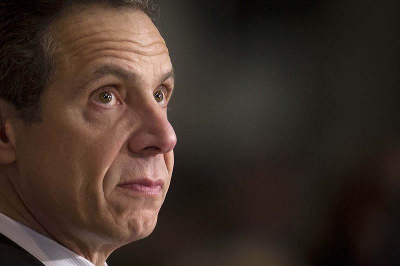 © Reuters. En la imagen de archivo, el gobernador de Nueva York, Andrew Cuomo, durante una misa de medianoche en la Catedral de San Patricio en Navidad en Manhattan, Nueva York