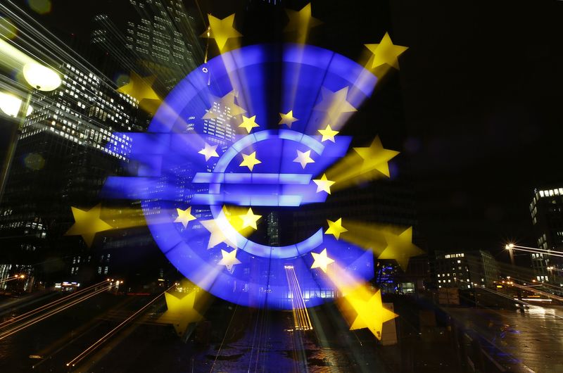 © Reuters. The famous euro sign landmark is photographed outside the former headquarters of the European Central Bank (ECB) in Frankfurt