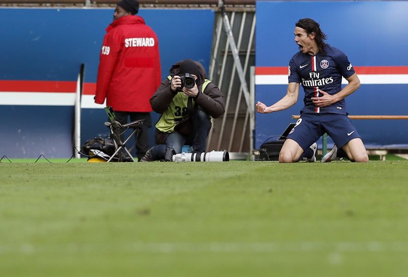 © Reuters. باريس سان جيرمان يعوض البداية السيئة ويقتنص الفوز من إيفيان