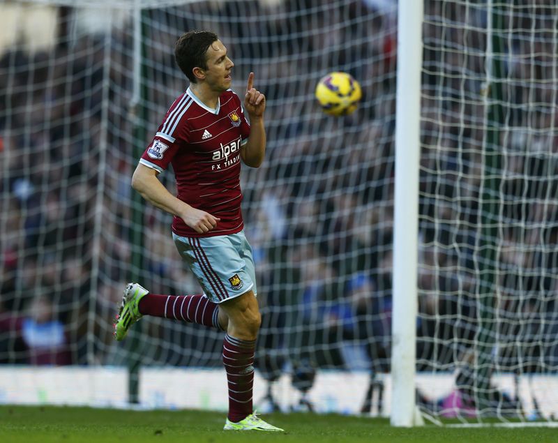 © Reuters. West Ham United's Stewart Downing celebrates his goal during their English Premier League soccer match against Hull City at Upton Park in London
