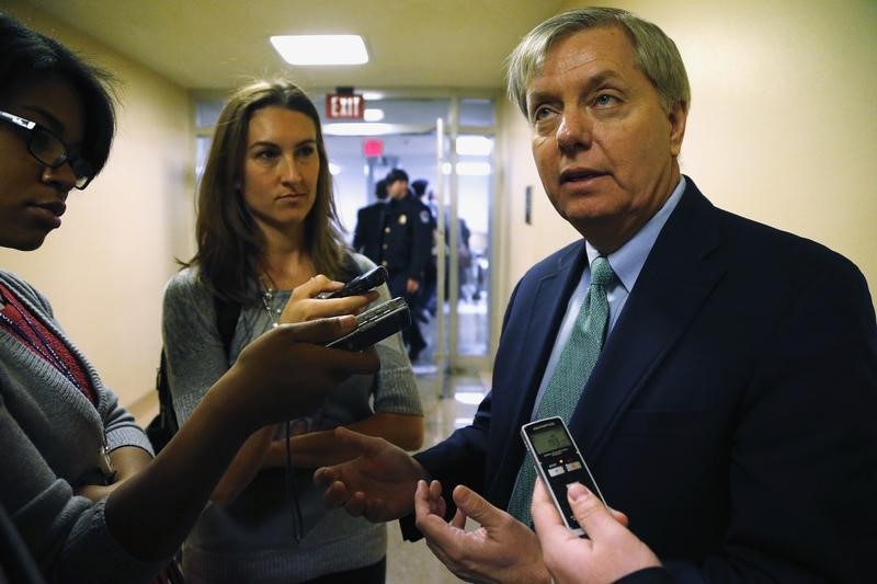 © Reuters. Reporters talk to U.S. Senator Graham as he arrives for weekly Republican caucus luncheon at U.S. Capitol in Washington