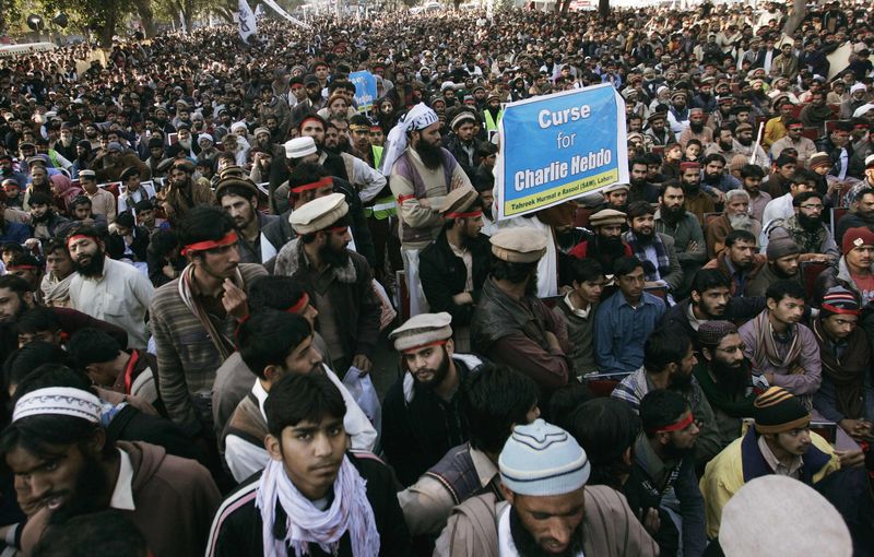 © Reuters. NOUVELLE MANIFESTATION CONTRE CHARLIE HEBDO AU PAKISTAN