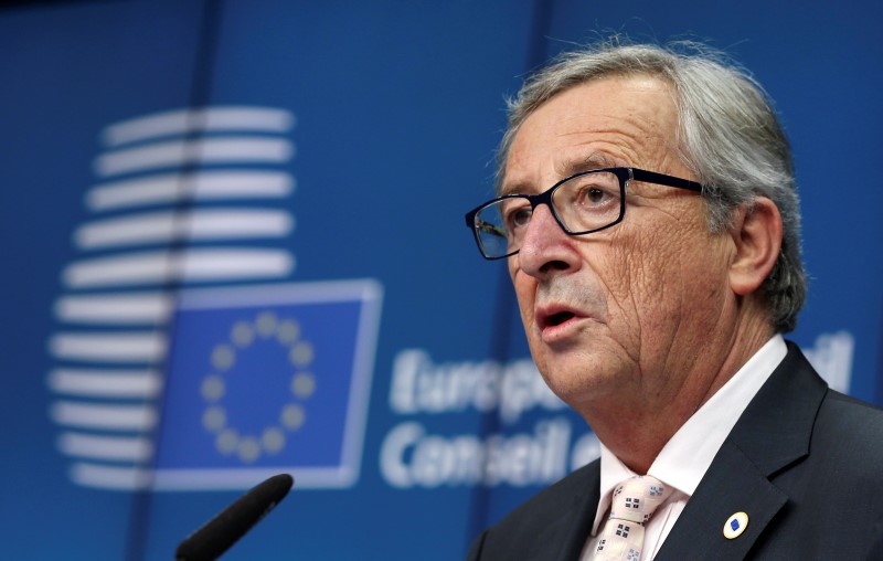 © Reuters. Cualquier gobierno griego tendrá que seguir con las reformas, dice Juncker