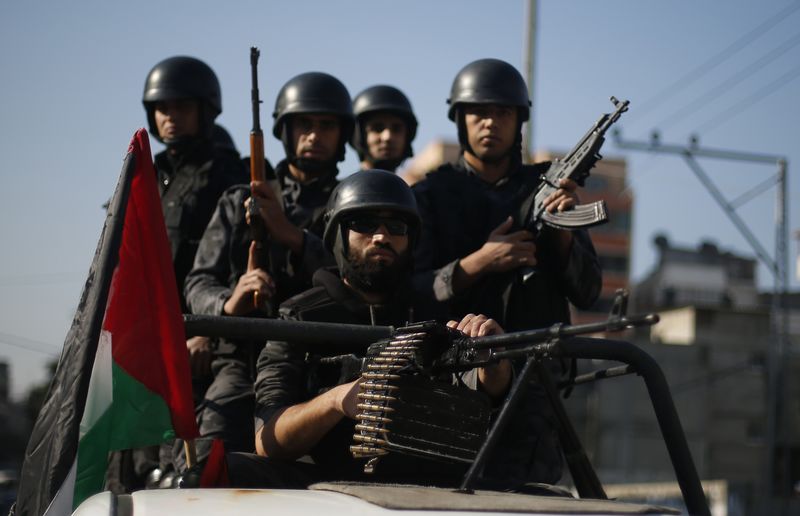 © Reuters. Members of Palestinian security forces loyal to Hamas take part in a parade marking the sixth anniversary of the death of former Hamas interior minister Saeed Seyam, in Gaza City