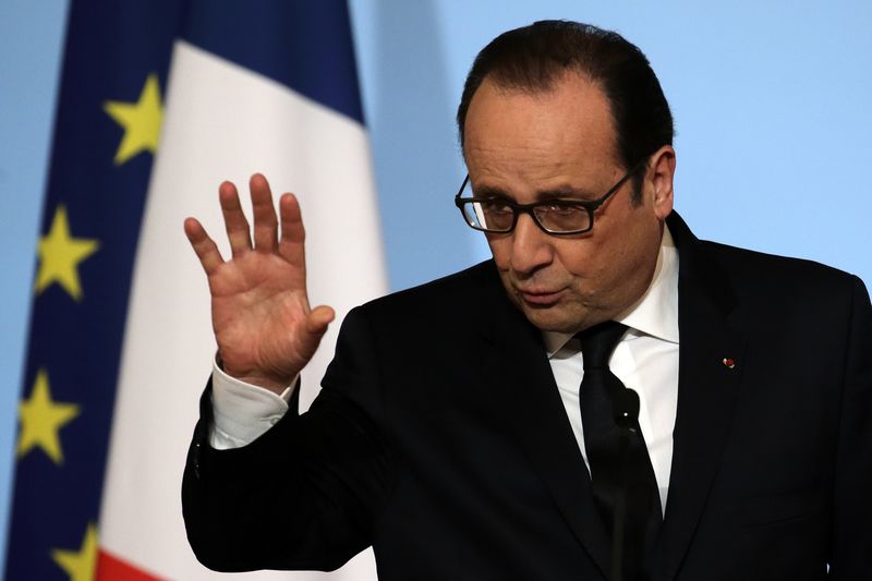 © Reuters. FRANÇOIS HOLLANDE À 40% D'OPINIONS FAVORABLES